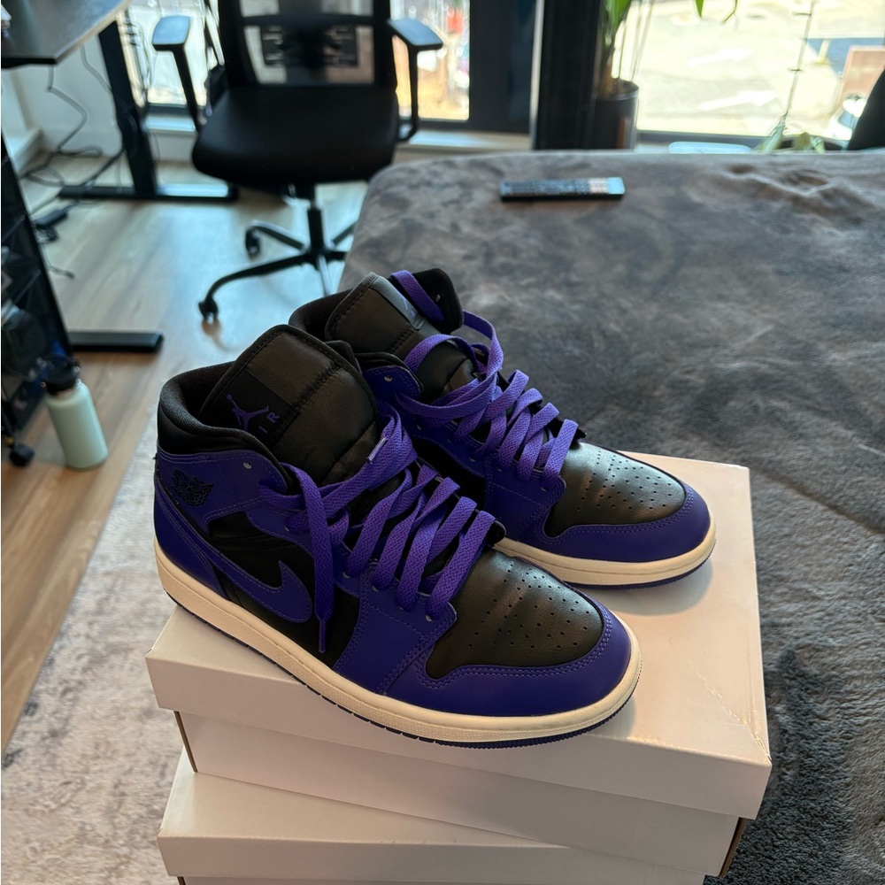 Nike Purple and Black Sneakers Air Jordan 1